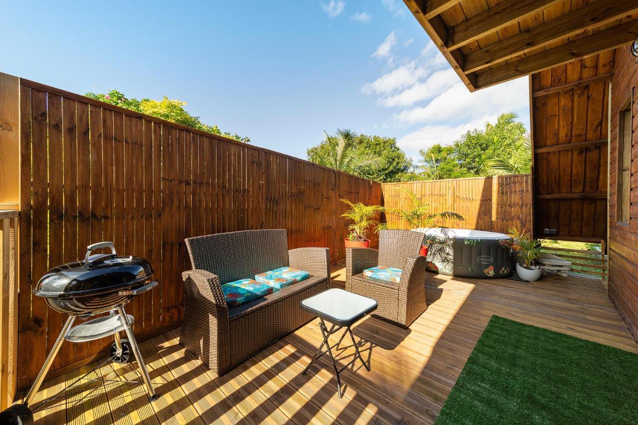 Charmant Chalet Avec Jacuzzi, L'Ile O Vert Saint-Philippe Exterior foto