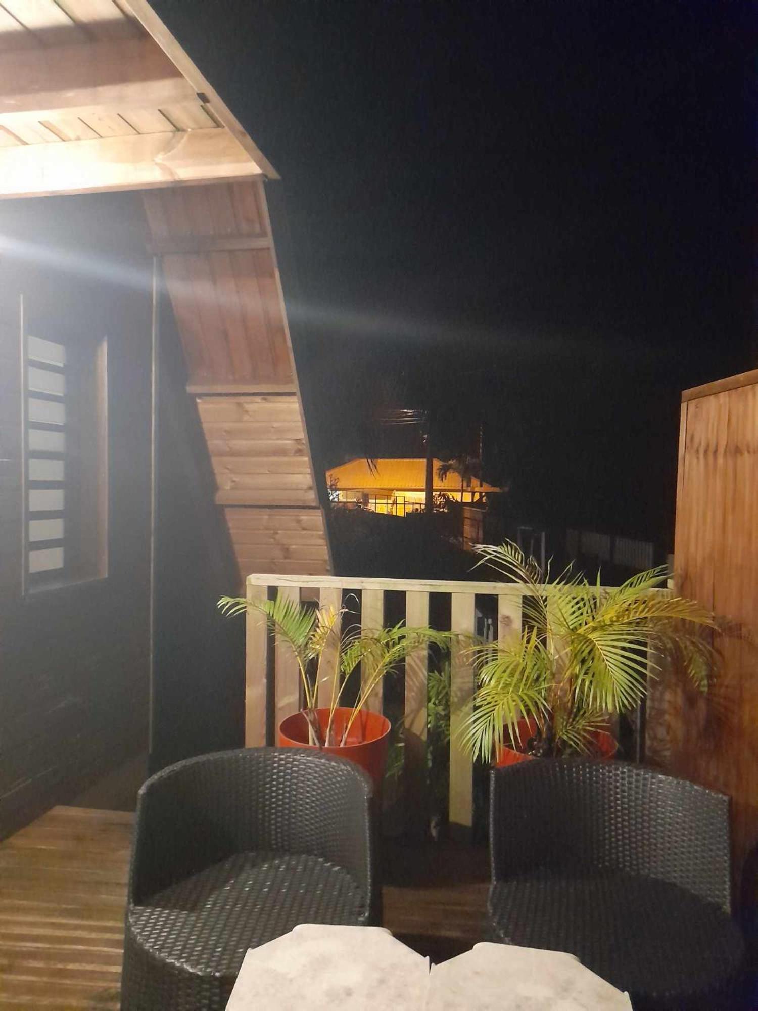 Charmant Chalet Avec Jacuzzi, L'Ile O Vert Saint-Philippe Exterior foto