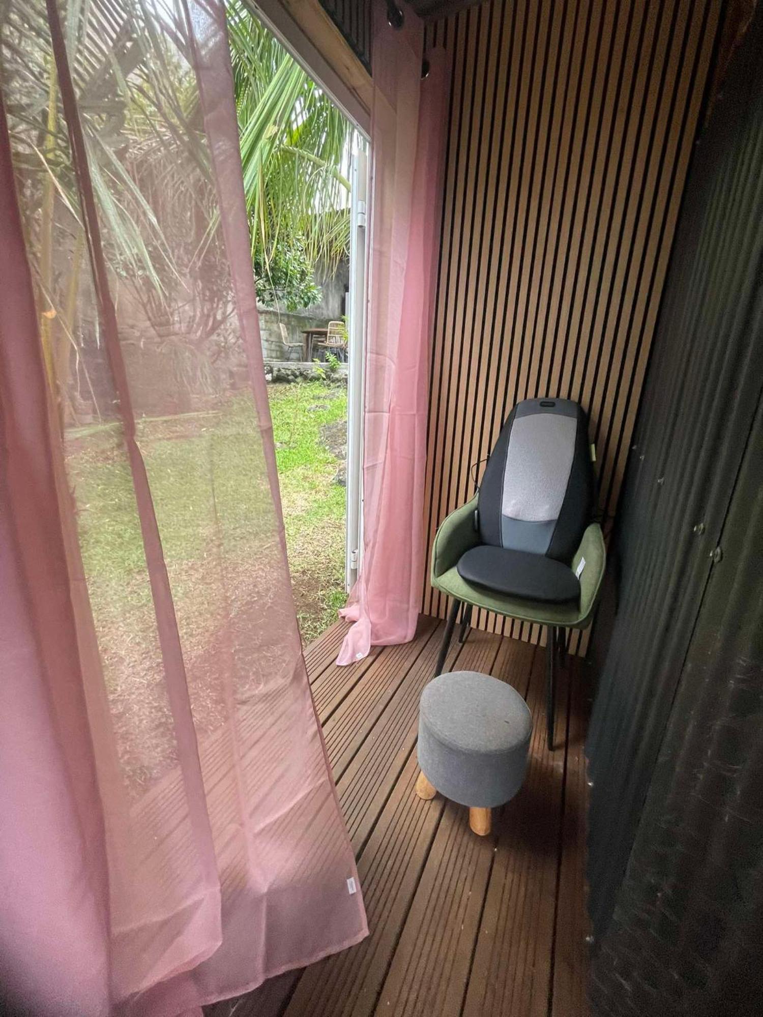 Charmant Chalet Avec Jacuzzi, L'Ile O Vert Saint-Philippe Exterior foto